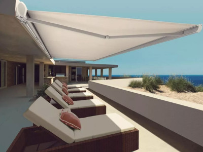 Napellenző erkélyre